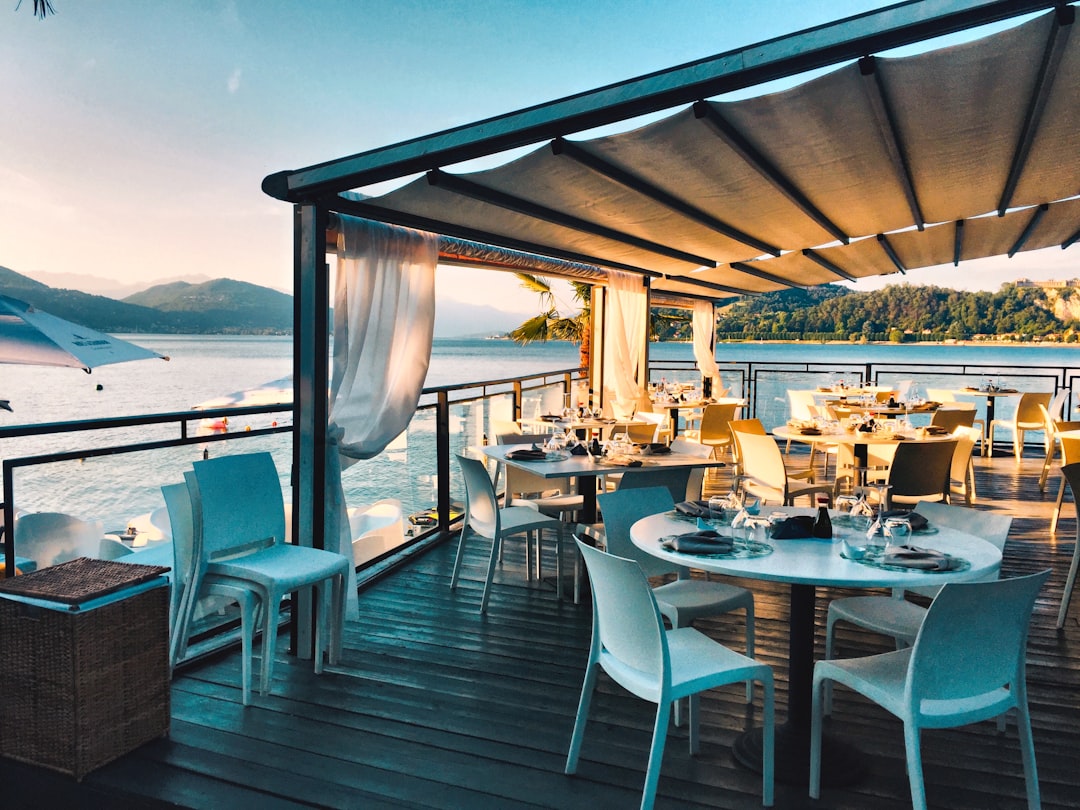 Restaurants & Bars